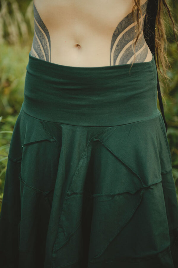 Zielona leśna spódnica z motywem liści