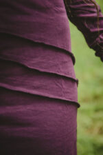 Elficka sukienka purpurowa z długim rękawem i obszernym kapturem "Leana"